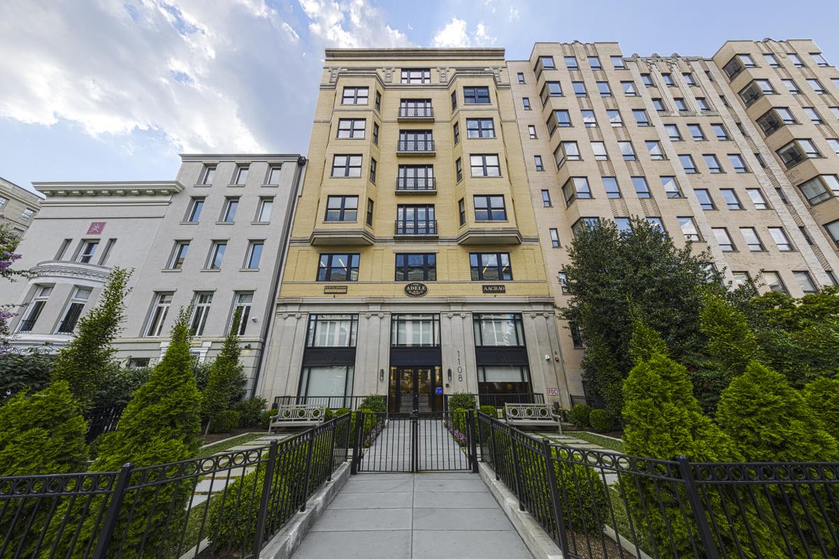 1108 16th St NW, a limestone residential building in downtown Washington